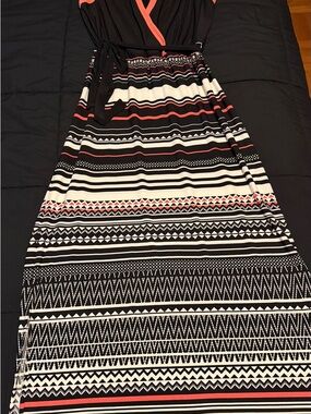 Liz Claiborne Black Maxi Skirt with Coral & White Geometric Stripes
